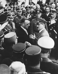 Hitler et Seyss-Inquart - crédits : Keystone/ Hulton Archive/ Getty Images