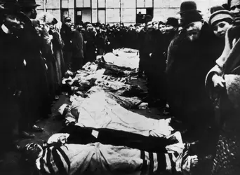Victimes d'un pogrom antisémite, vers 1910 - crédits : Hulton Archive/ Getty Images