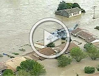 Les divers types de crues et les inondations dans le Gard en septembre 2002 - crédits : VMGROUP
