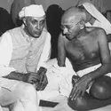 Nehru et Gandhi, 1946 - crédits : Central Press/ Getty Images