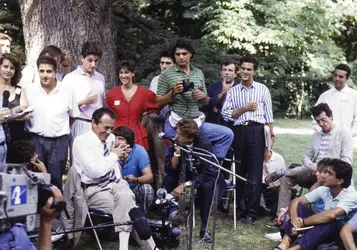 Michel Rocard entouré de jeunes rocardiens, 1987 - crédits : Daniel Simon/ Gamma-Rapho