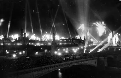 Feu d'artifice pour une victoire - crédits : Alexander Ustinov/ Slava Katamidze Collection/ Hulton Archive/ Getty Images