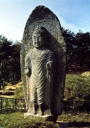 Buddha debout, art coréen - crédits :  Bridgeman Images 
