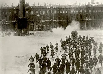 Prise du palais d'Hiver - crédits : Fine Art Images/ Heritage Images/ Getty Images