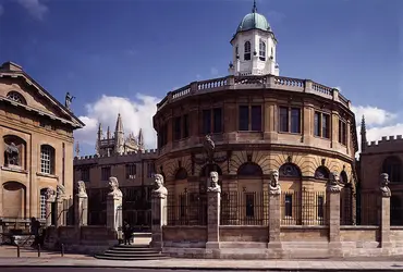 Sheldonian Theatre, façade, Oxford - crédits : John Bethell/  Bridgeman Images 