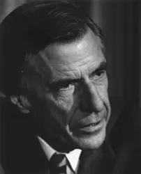 John Kenneth Galbraith - crédits : AKG-images