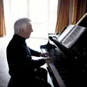 Vladimir Ashkenazy
 - crédits : B. Ealovega and Decca