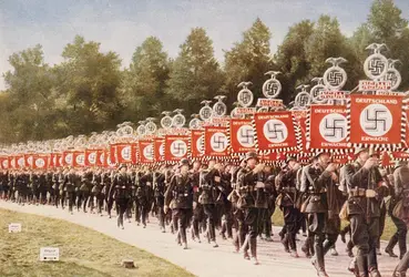 Défilé nazi, 1933 - crédits : Hulton Archive/ Getty Images