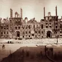 Ruines de l'Hôtel de Ville de Paris - crédits : Alphonse Liebert/ Hulton Archive/ Getty Images