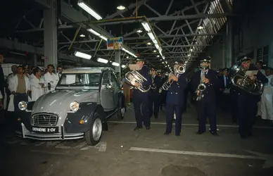 Dernière Citroën 2 CV produite - crédits : Bernard Asset/ Association L'aventure Peugeot Citroën DS