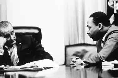 Lyndon Johnson et Martin Luther King, 1964 - crédits : Hulton Archive/ Getty Images