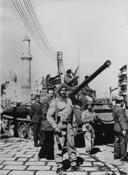 Chute du régime du général Kassem, 1963 - crédits : Central Press/ Hulton Archive/ Getty Images