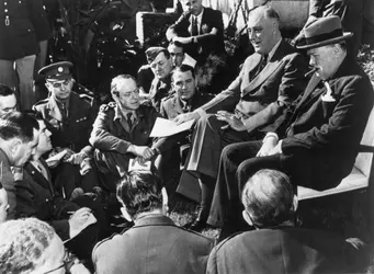 Churchill et Roosevelt lors de la conférence de Casablanca, 1943 - crédits : Fox Photos/ Hulton Archive/ Getty Images