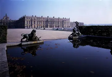 Château de Versailles depuis le Parterre d'eau - crédits : Peter Willi/  Bridgeman Images 