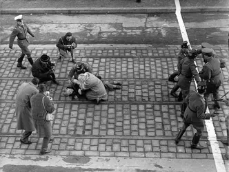Incident à la frontière entre les deux Allemagnes, vers 1950 - crédits : Jung/ Hulton Archive/ Getty Images