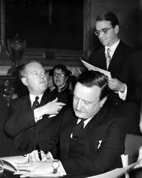 Hermann Abs et les accords de Londres (1953) - crédits : Fox Photos/ Hulton Archive/ Getty Images