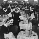 Les serveuses du Lyon's Corner House à Londres , B. Brandt - crédits : Bill Brandt/ Hulton Archive/ Getty Images