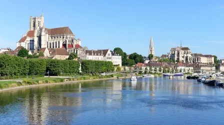 Auxerre - crédits : Annavee/ Shutterstock