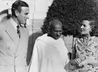 Mountbatten et Gandhi, 1947 - crédits : Keystone/ Hulton Archive/ Getty Images