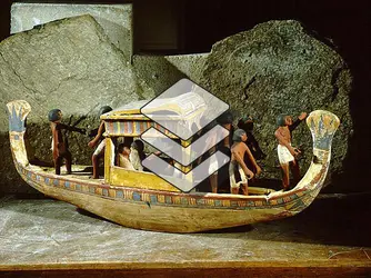Modèle de barque provenant du mobilier d'une tombe - crédits : Erich Lessing/ AKG-images