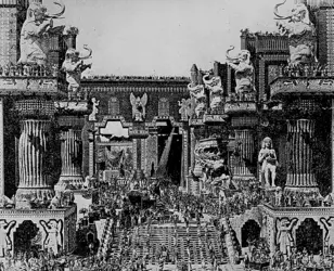 Le décor babylonien d'Intolérance, D. W. Griffith - crédits : Republic Pictures/ Courtesy of Getty Images