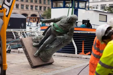 Déboulonnage d’un symbole de l’esclavagisme à Londres, 2020 - crédits : Jamie Lorriman/ Alamy Stock Photo/ Hemis.fr 