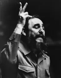 Fidel Castro aux Nations unies, 1975 - crédits : Keystone/ Hulton Archive/ Getty Images