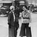 Elsa Schiaparelli portant une jupe-pantalon - crédits : Fox Photos/ Hulton Archive/ Getty Images