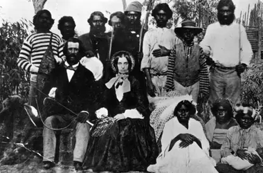 Colons et aborigènes - crédits : Henry Guttmann/ Getty Images