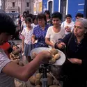 Distribution de pommes de terre au Pérou dans les années 1980 - crédits : Greg Smith/ Corbis/ Getty Images