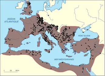 Trouvailles mithriaques - crédits : Encyclopædia Universalis France