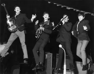Les Beatles - crédits : Fox Photos/ Hulton Archive/ Getty Images