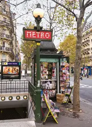 Kiosque parisien - crédits : Incamerastock/ Photononstop