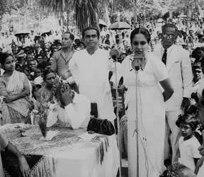 Sirimavo Bandaranaike, 1960 - crédits : Keystone/ Hulton Archive/ Getty Images