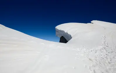 Corniche de neige - crédits : Umbertoleporini/ Shutterstock