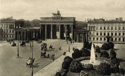 Porte de Brandebourg, 1910 - crédits : AKG-images