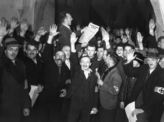 Lecture de la Proclamation des Sudètes allemands (Eger, 1938) - crédits : Keystone/ Hulton Archive/ Getty Images
