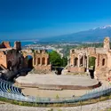 Taormina : le théâtre grec - crédits : Peter Adams/ Stone/ Getty Images