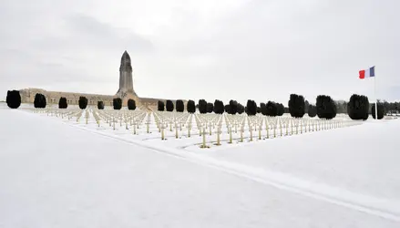 Ossuaire de Douaumont - crédits : gallimaufry/ Shutterstock.com