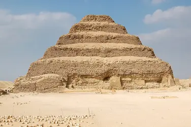 Pyramide de Djéser, Saqqarah, Égypte
 - crédits : Arthur R./ Shutterstock
