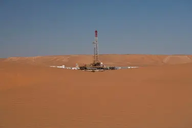 Gisement de pétrole, Hassi Messaoud, Algérie - crédits : Jack Burlot/ Corbis News/ Getty Images