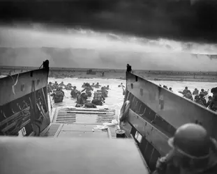 Omaha Beach, 6 juin 1944 - crédits : John Parrot/ Stocktrek Images/ Getty Images
