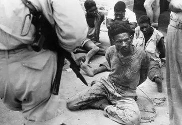 Rebelles angolais prisonniers, 1955 - crédits : Weber/ Getty Images