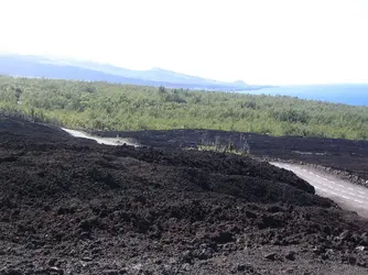 Coulée de lave du piton de la Fournaise, île de la Réunion - crédits : M. Lachenal