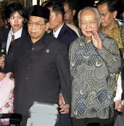 Abdurrahman Wahid et Suharto, 2000 - crédits : Weda/ AFP