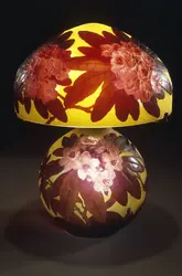 Lampe de table rhododendron, É. Gallé - crédits : Sotheby's/ AKG-images