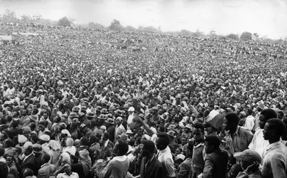 Manifestation en faveur de l'indépendance à Nairobi (Kenya), 1961 - crédits : Keystone/ Hulton Archive/ Getty Images