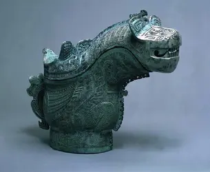 Vase rituel en forme de tigre, dynastie Shang, Chine - crédits : Bequest of Grenville L. Winthrop,  Bridgeman Images 