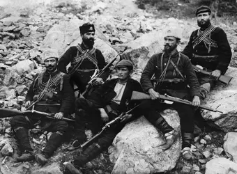 Combattants irréguliers bulgares - crédits : Hulton Archive/ Getty Images