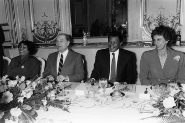 Didier Ratsiraka et François Mitterrand, 1986 - crédits : Pierre Rousseau/ Hulton Archive/ Getty Images